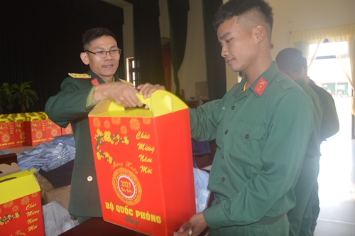 Bộ CHQS tỉnh Quảng Nam tiễn quân nhân hoàn thành nghĩa vụ quân sự về địa phương